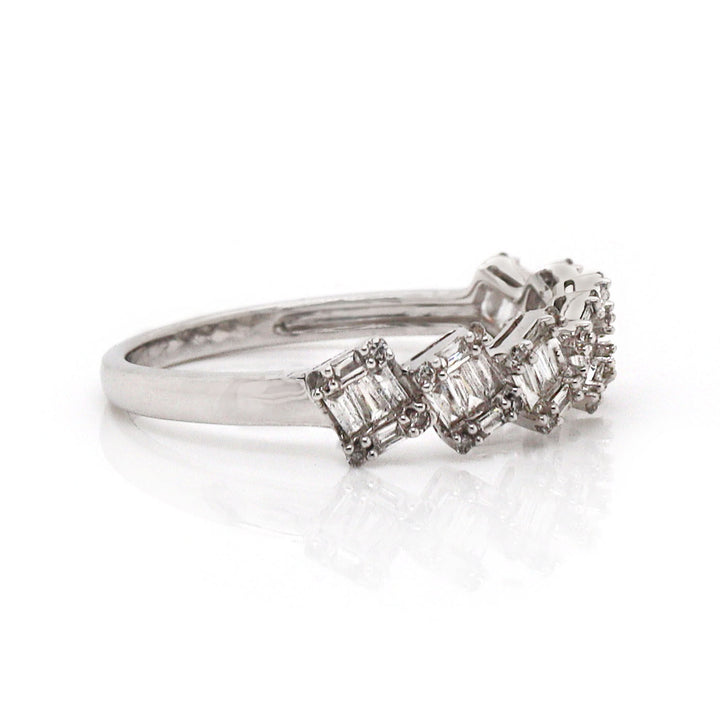 18CT White Gold Diamond Dress Ring