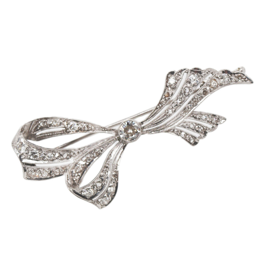 18CT White Gold Old European Cut Diamond Ribbon Brooch